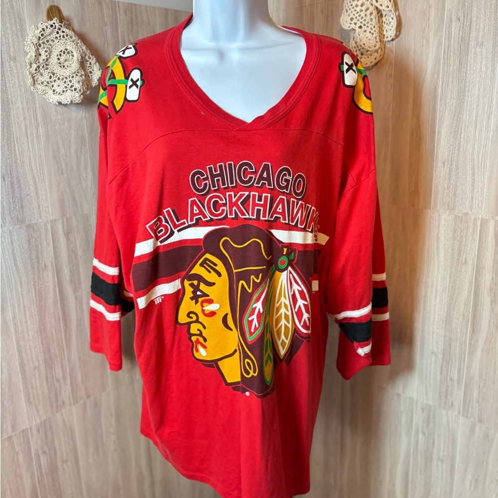 Team Rated Vintage 90’s Chicago Blackhawks Red Graphic Tee Unisex